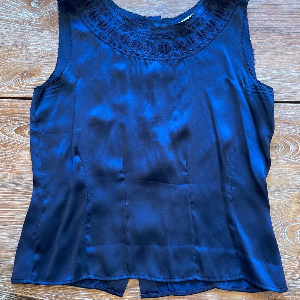 Elegant sleeveless Rodier navy blouse.